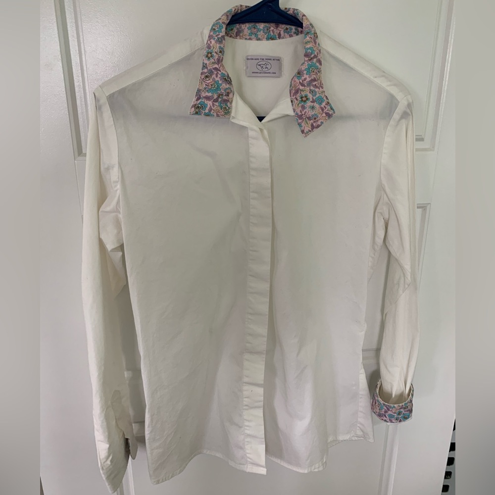 Devon-Aire show shirt with button collar